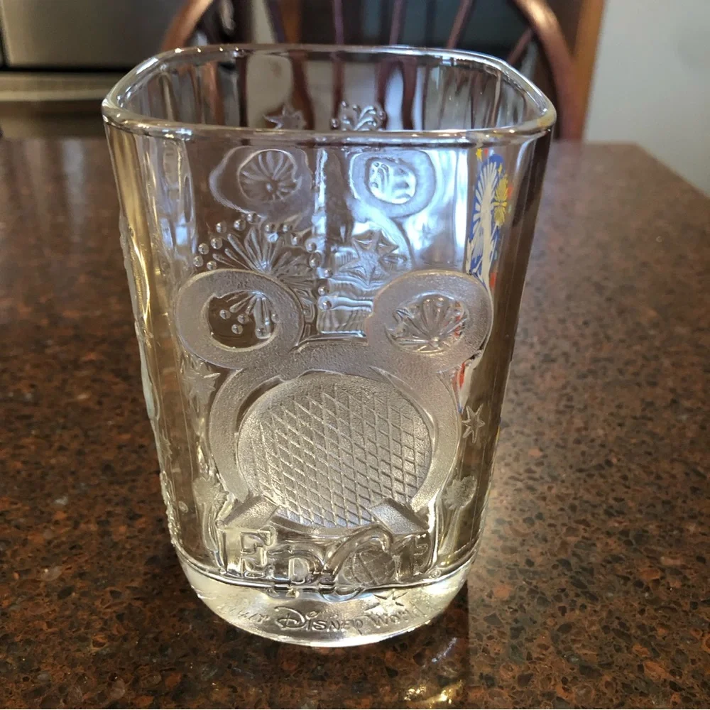McDonald’s Walt Disney World Commemorate Millennium Year Glass Tumbler - Picture 4 of 9